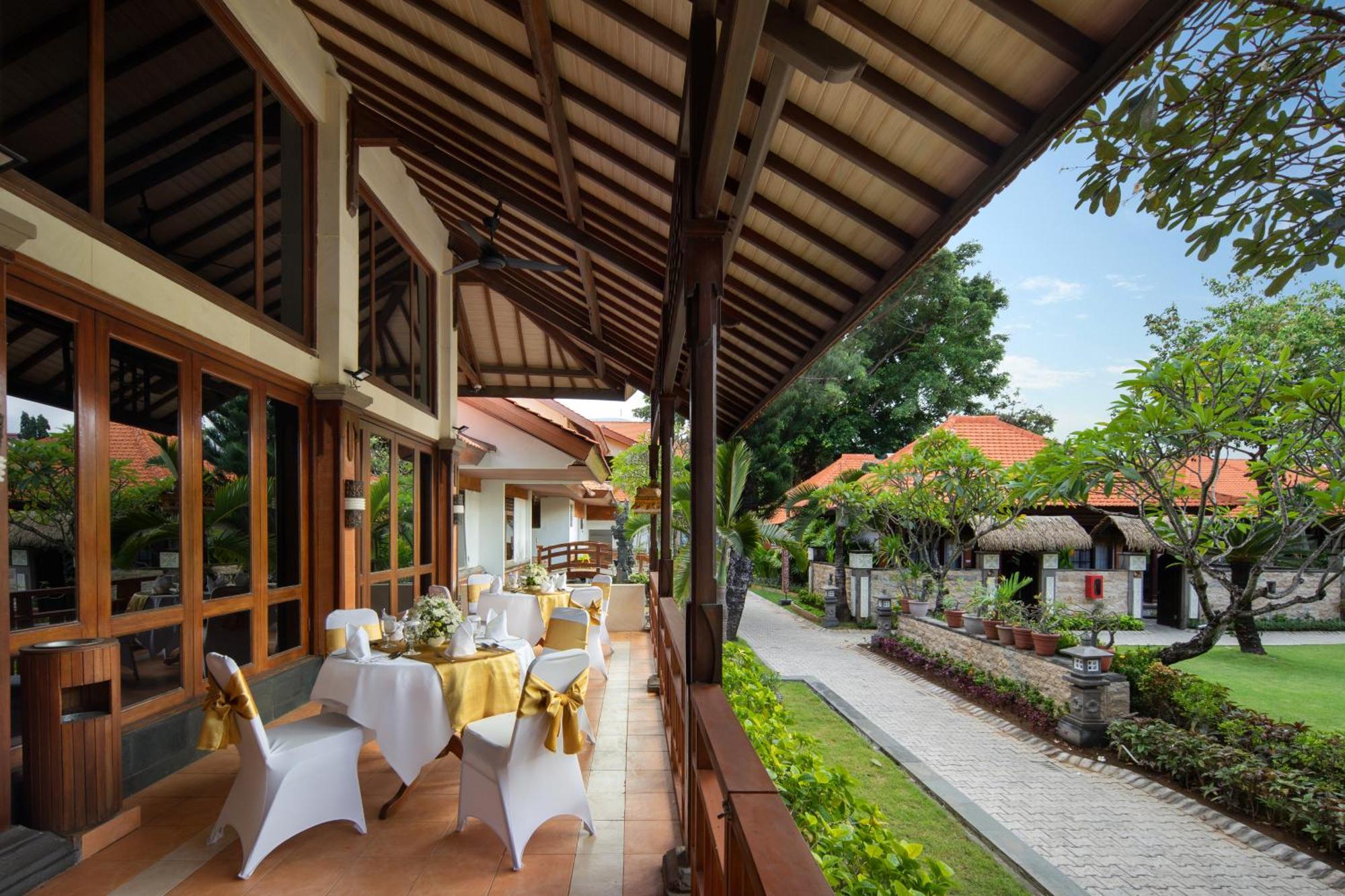 Grand Istana Rama Hotel Kuta Lombok Exterior foto
