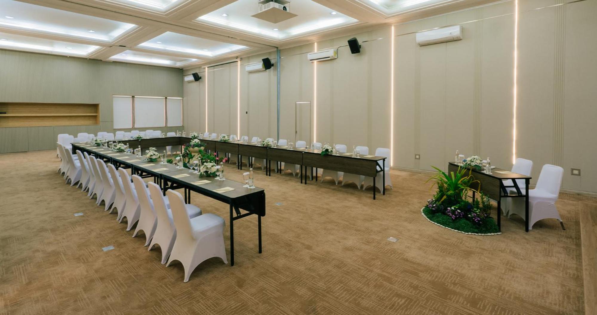 Grand Istana Rama Hotel Kuta Lombok Exterior foto